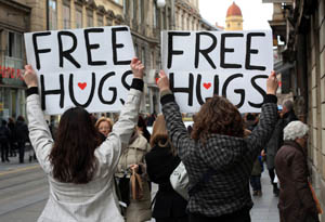 /72/Psychologie/Free hugs.jpg